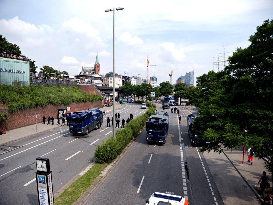 Water cannons next to the Landungsbrücken during G20 summit Hamburg 01