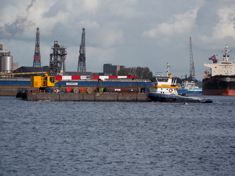 Water Lady, ENI 02314758 & Kraanponton IG-Maatje at the Mercuriushaven, Port of Amsterdam