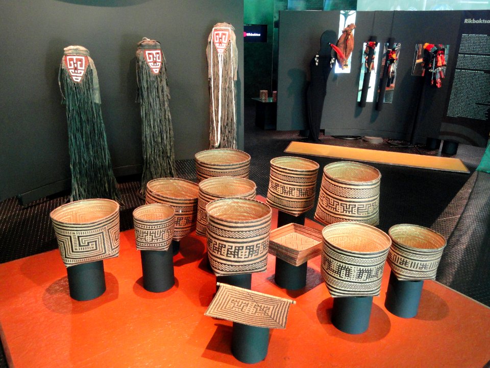Wayana-Aparai costumes and baskets - Memorial dos Povos Indígenas - Brasilia - DSC00511