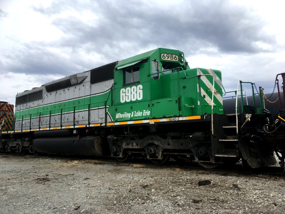 WE 6986 (SD40-2) at Rook Yard