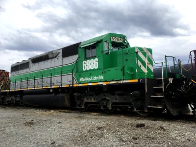 WE 6986 (SD40-2) at Rook Yard