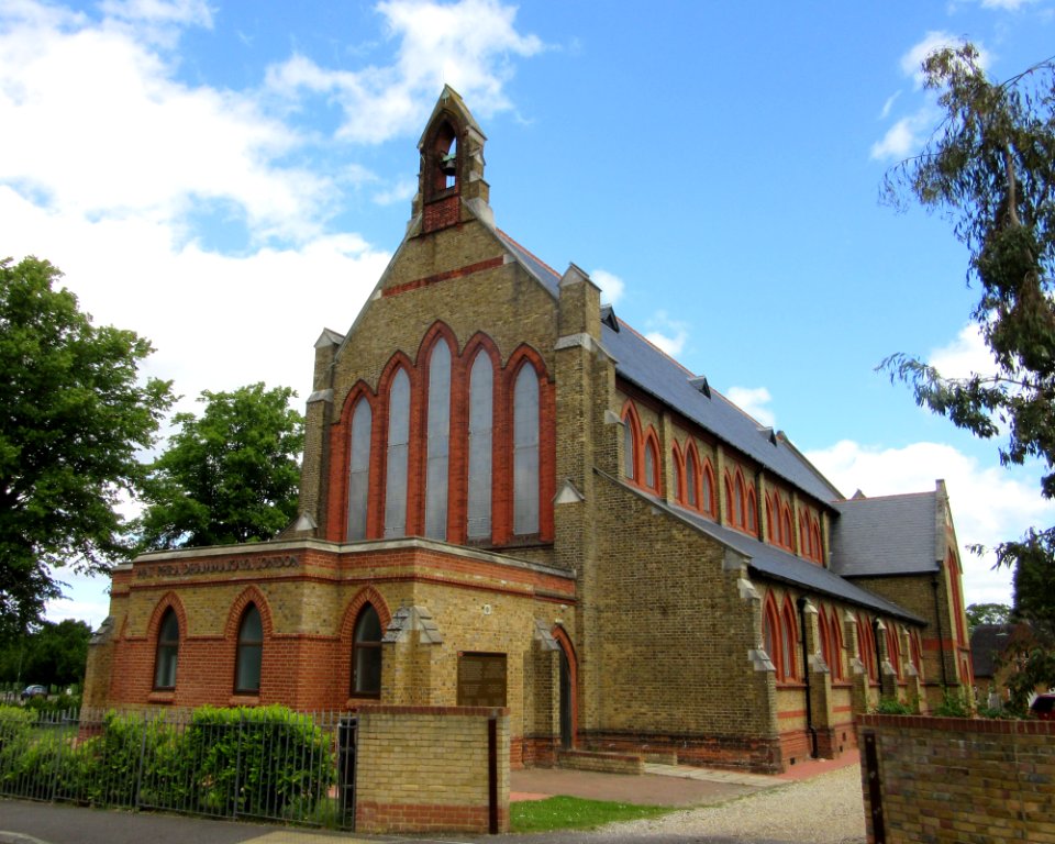 Wat Phra Dhammakaya London (Woking Buddhist Temple), Brushfield Way, Knaphill (June 2015) (3)