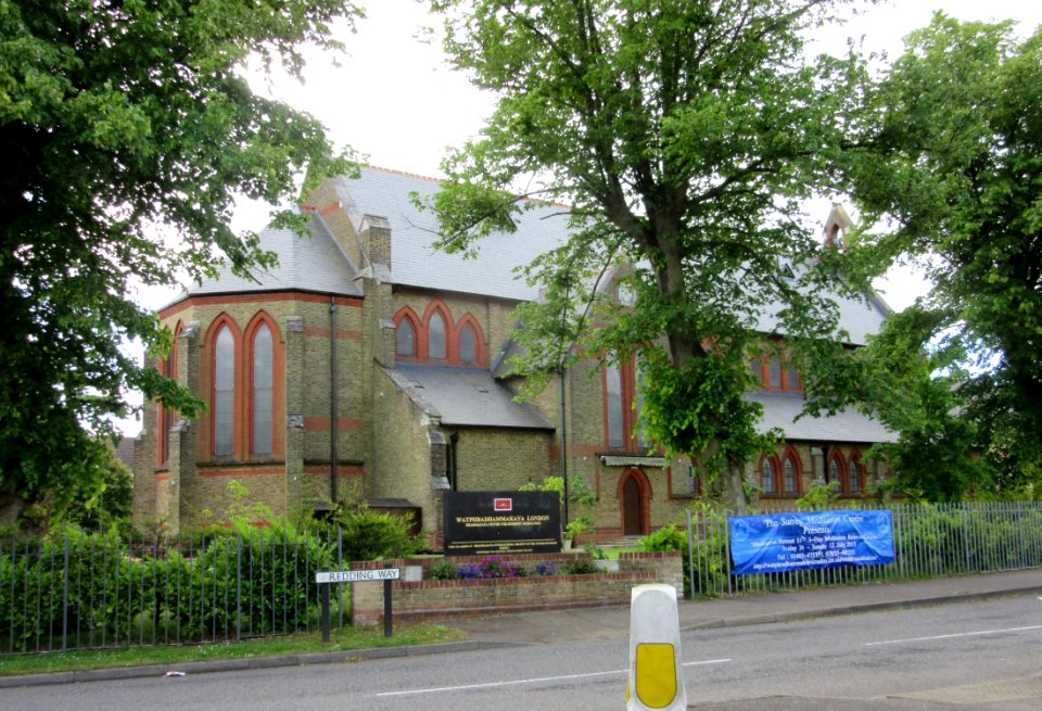 Wat Phra Dhammakaya London (Woking Buddhist Temple), Brushfield Way, Knaphill (June 2015) (8)