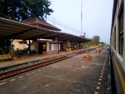 Wat Ngiu Rai railway station 1