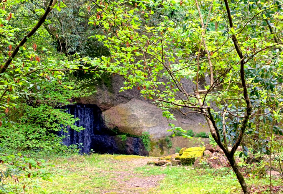Waterfall - Parco dei Mostri - Bomarzo, Italy - DSC02426