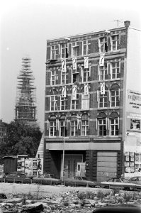 Waterlooplein, huis met vraagtekens, Bestanddeelnr 929-8875
