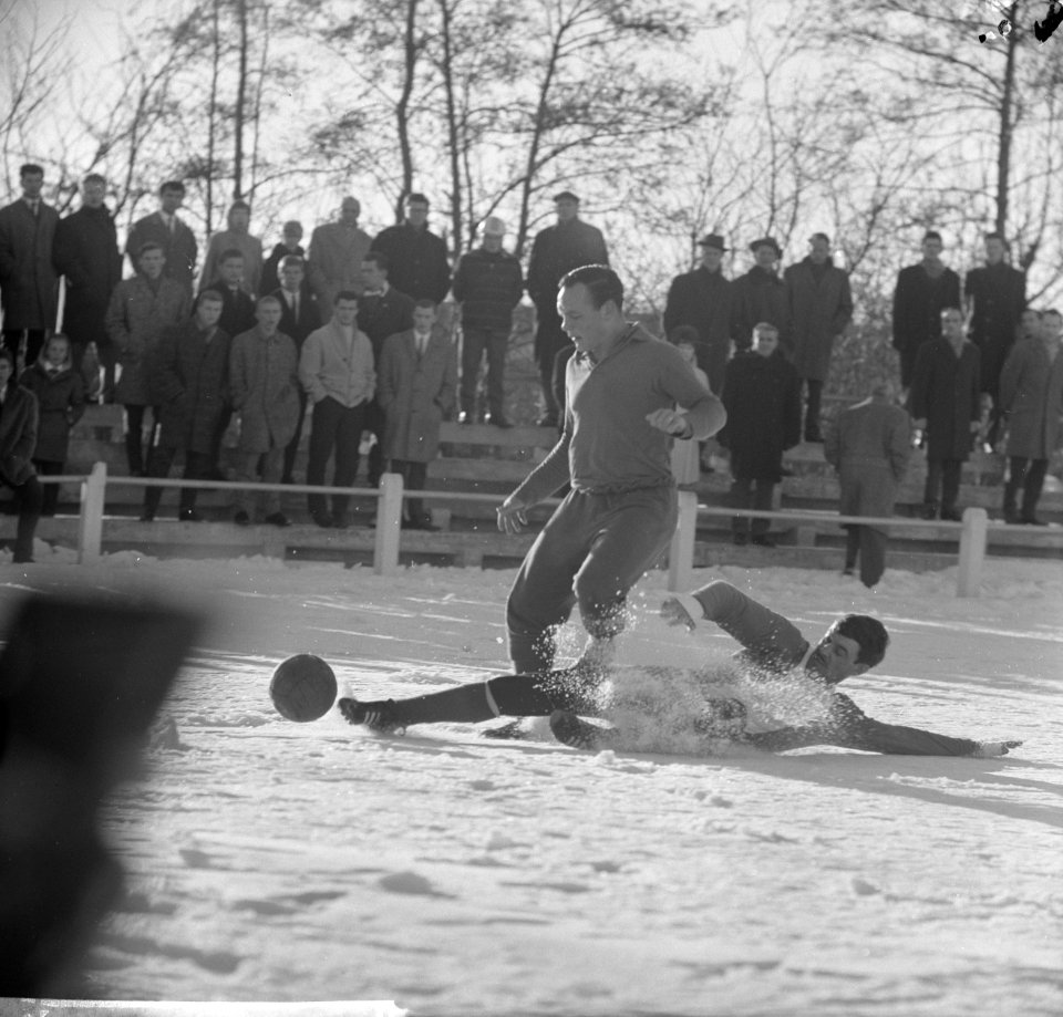 Watergraafsmeer tegen Volewijck. Boogaard in duel, Bestanddeelnr 914-7561