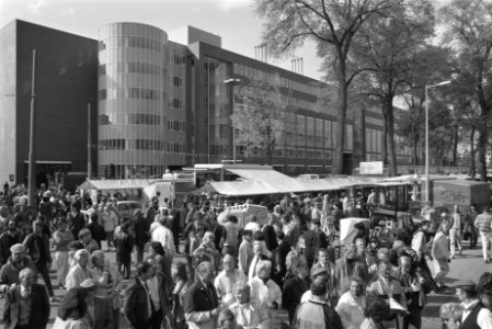 Waterloopleinmarkt weer verplaatst naar oorspronkelijke plaats (nu naast Stopera, Bestanddeelnr 934-3269