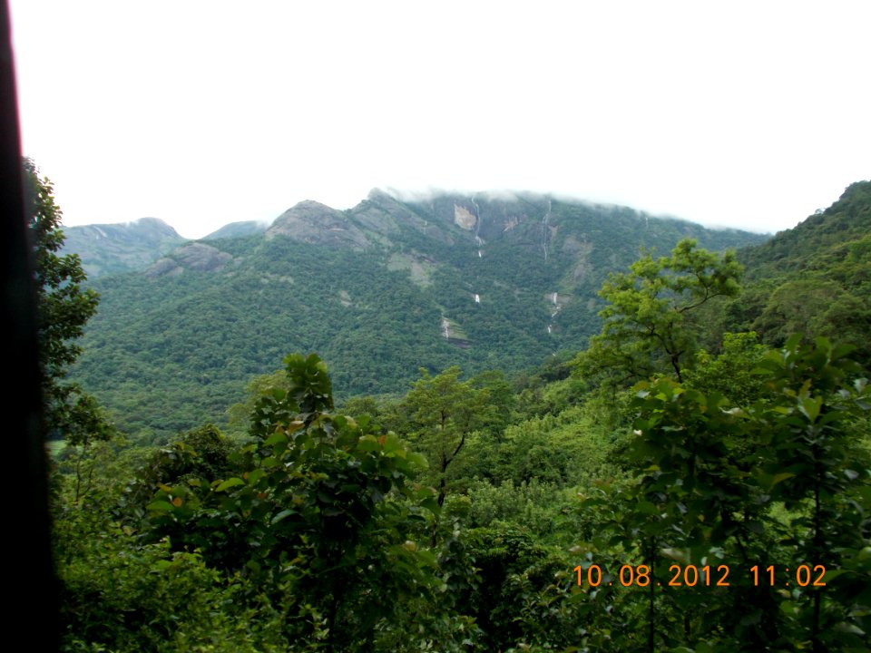 Waterfalls on the way to Nelliampathy