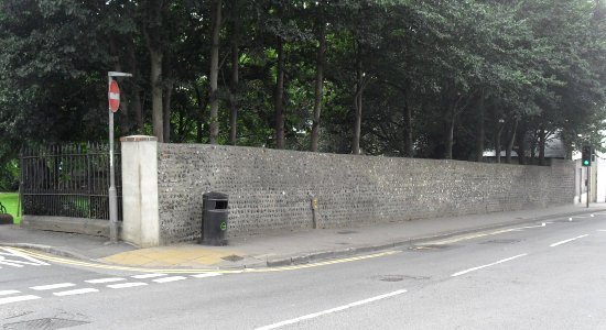 Wall and Railings at Dorset Gardens, Brighton (NHLE Code 1380446) (August 2010)