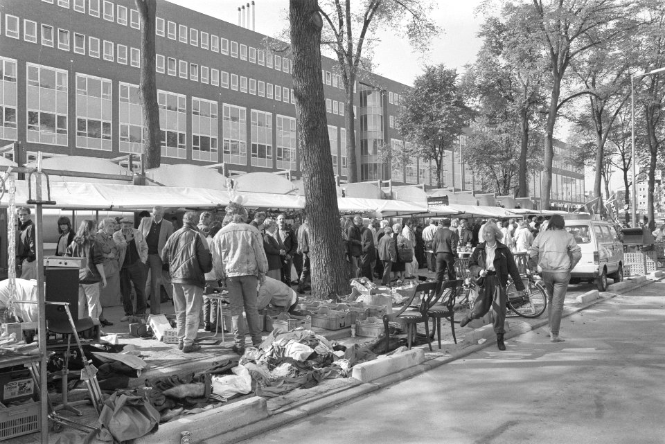 Waterloopleinmarkt weer verplaatst naar oorspronkelijke plaats (nu naast Stopera, Bestanddeelnr 934-3270