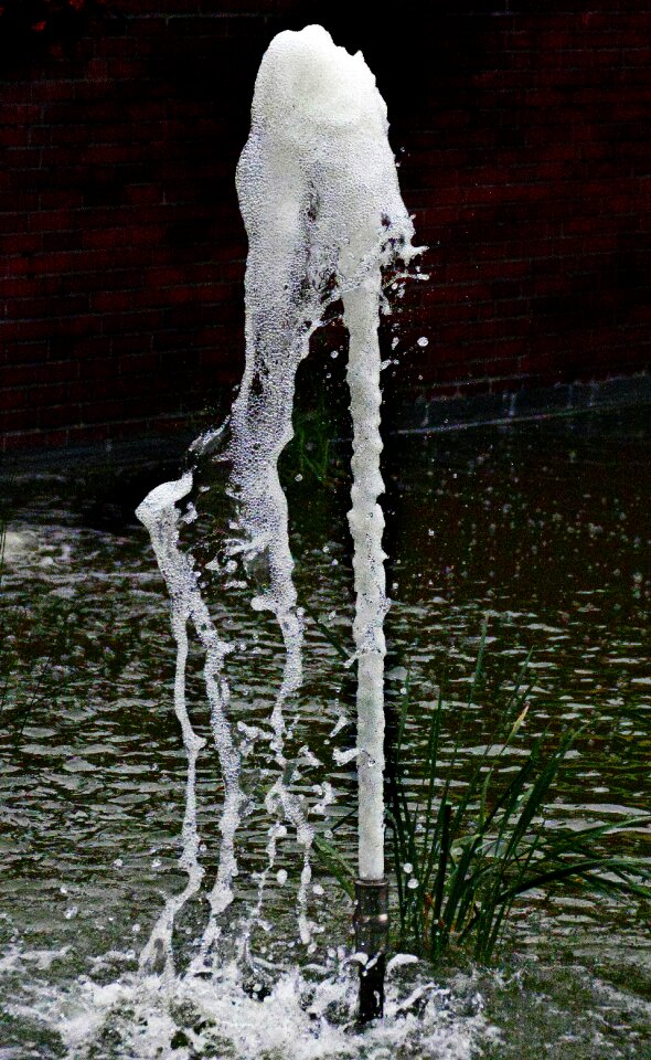 Inject water water splashes