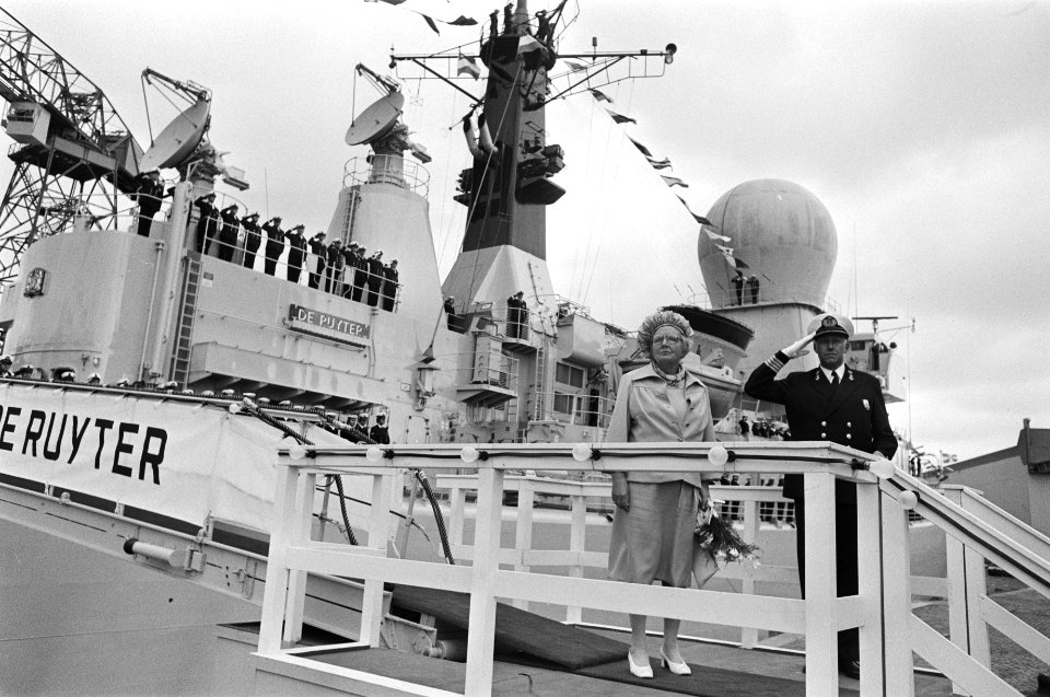 Wapenfregat De Ruyter door koningin Juliana in gebruik gesteld in Vlissingen, ov, Bestanddeelnr 928-6235