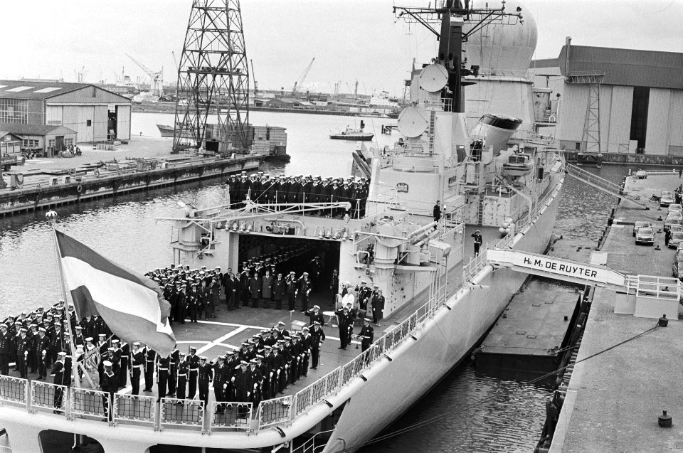 Wapenfregat De Ruyter door koningin Juliana in gebruik gesteld in Vlissingen, ov, Bestanddeelnr 928-6234
