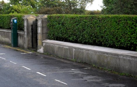 Wall at Clifton Gardens, Montpelier, Brighton (NHLE Code 1380415) (September 2010)