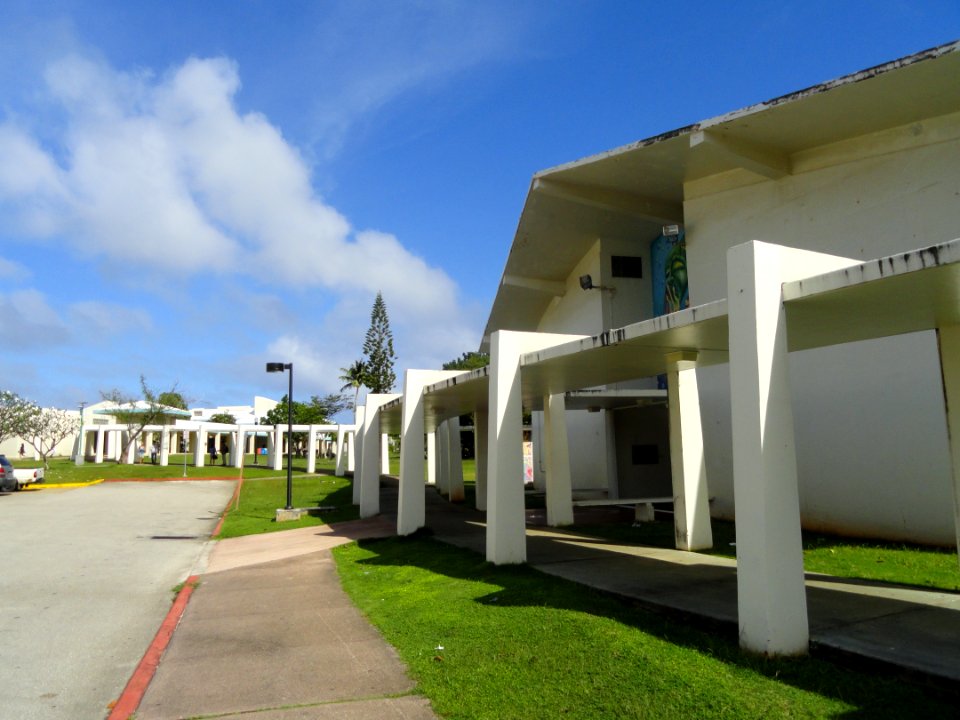 Walkway - University of Guam - DSC00991