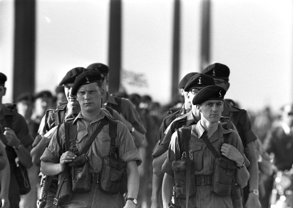Wandelende soldaten, Bestanddeelnr 922-6332