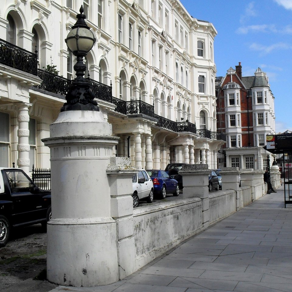 Wall at 7–19 Church Road, Hove (NHLE Code 1204914) (August 2010)