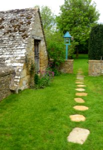 Walkway - Snowshill Manor - Gloucestershire, England - DSC09638
