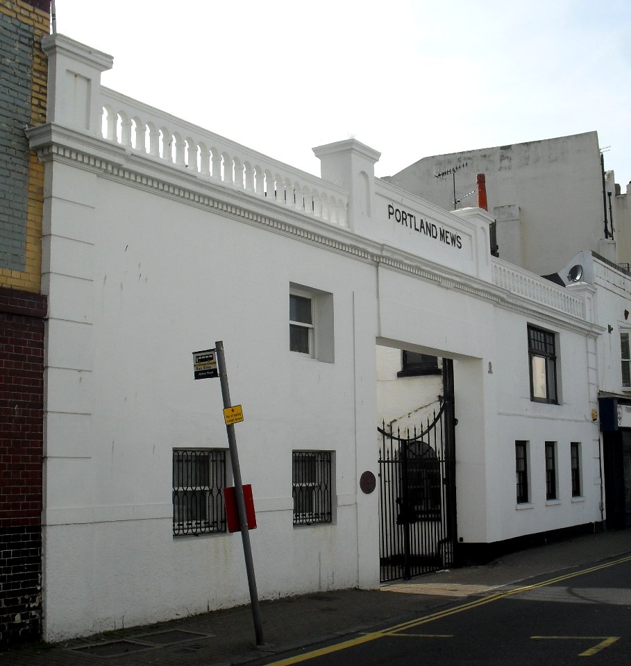 Wall at 87 St George's Road, Kemptown, Brighton (NHLE Code 1380854) (September 2010)