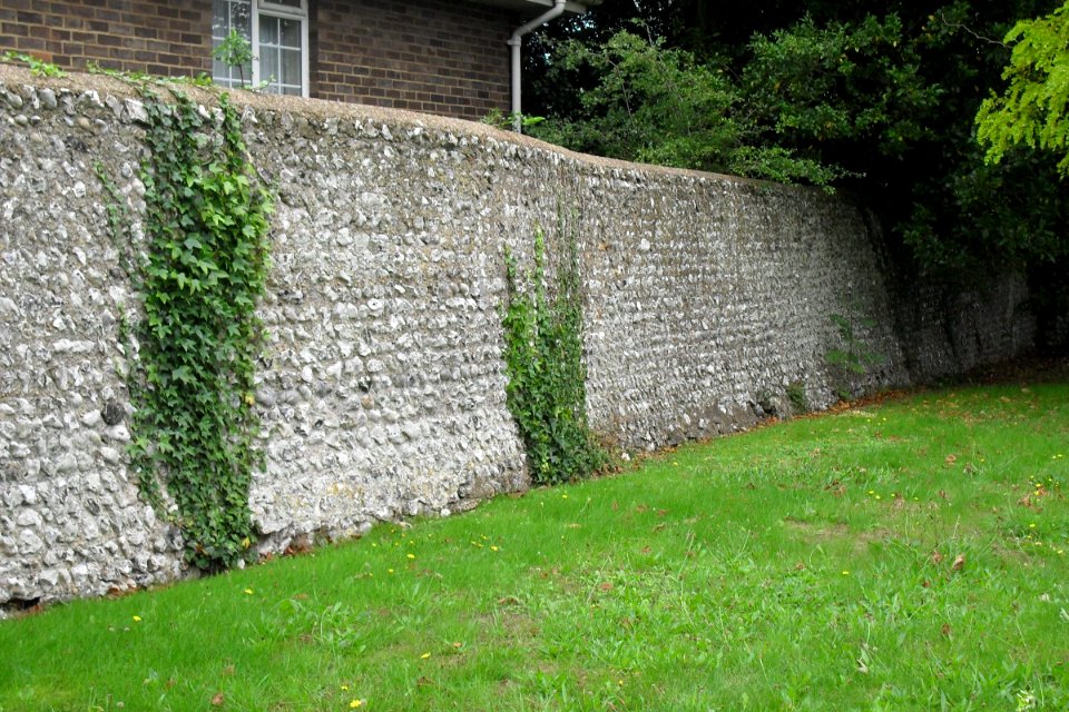 Wall at St Nicolas' Churchyard, High Street, Portslade (NHLE Code 1209707) (August 2010)
