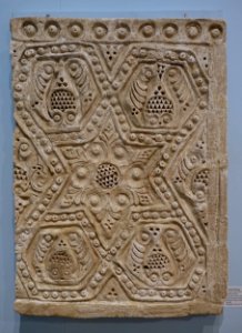Wall decoration, Iran, Nishapur, before 1220 AD, plaster - Linden-Museum - Stuttgart, Germany - DSC03864