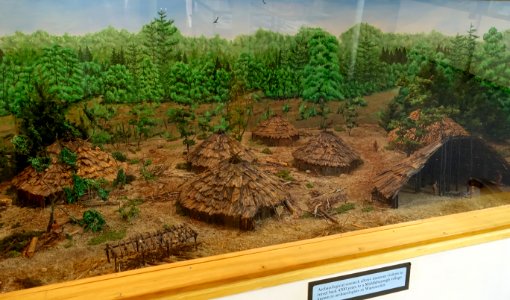 Wapanucket 6 village diorama, representing a Late Archaic lakeside village in Middleborough, 4300 years ago - Robbins Museum - Middleborough, Massachusetts - DSC03710