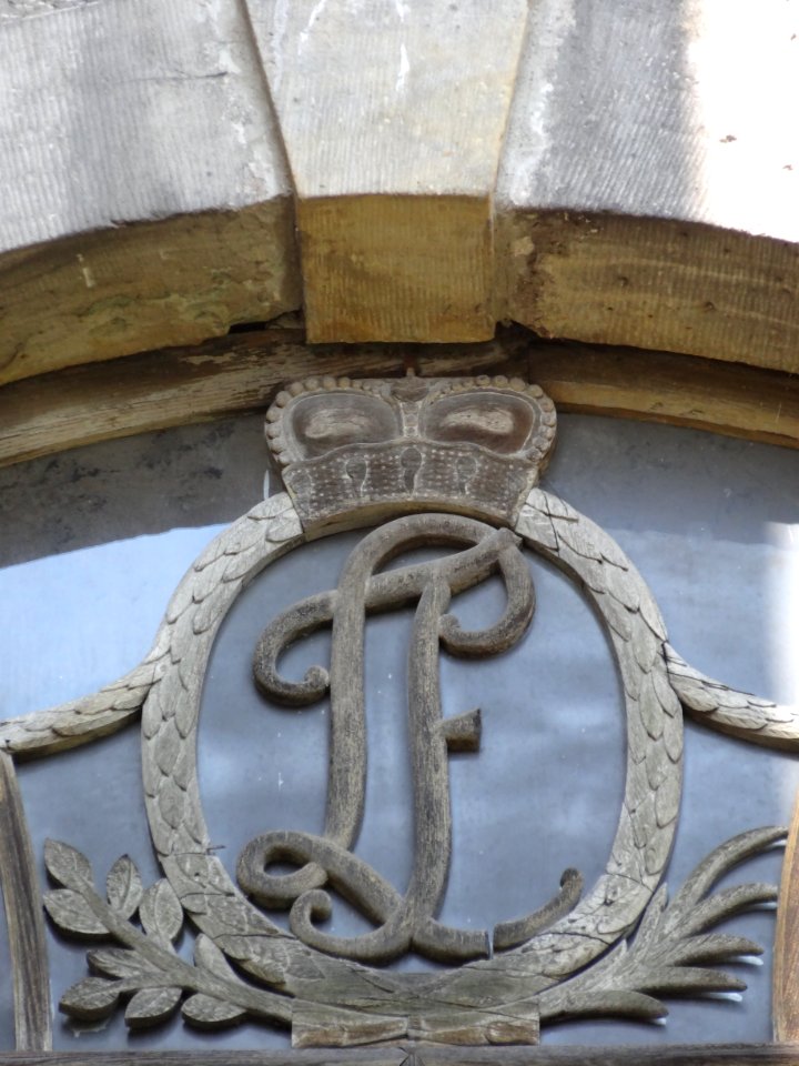 Wappen an der Kirche in Quittelsdorf