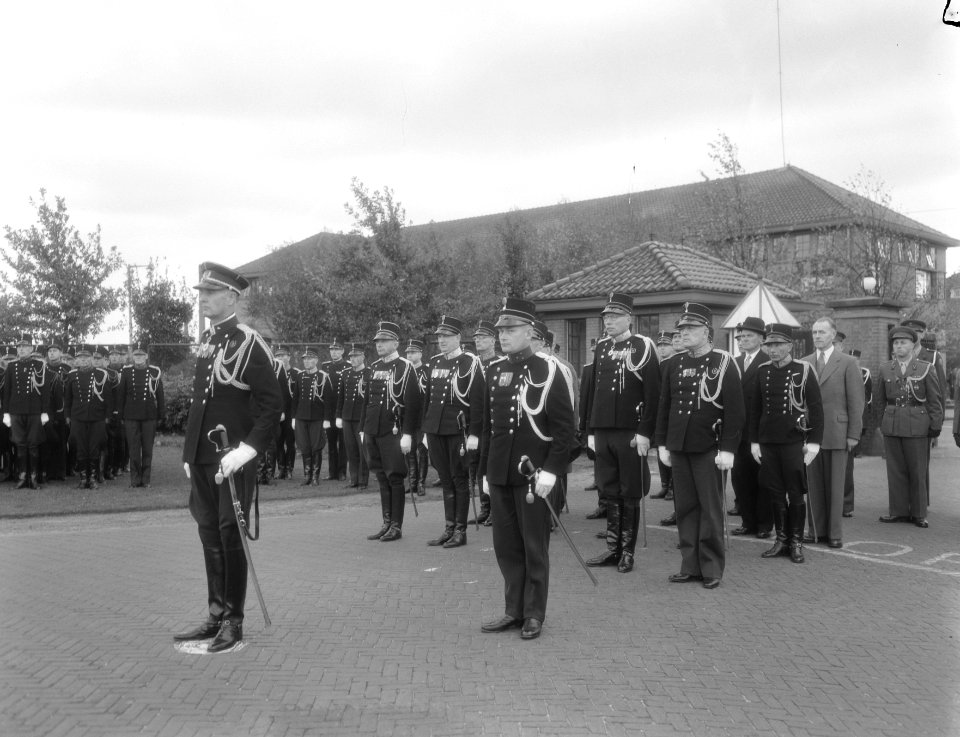 Wapen Koninklijke Marechaussee 140 jaar op de Koning Willem III Kazerne te Apeld, Bestanddeelnr 906-8079