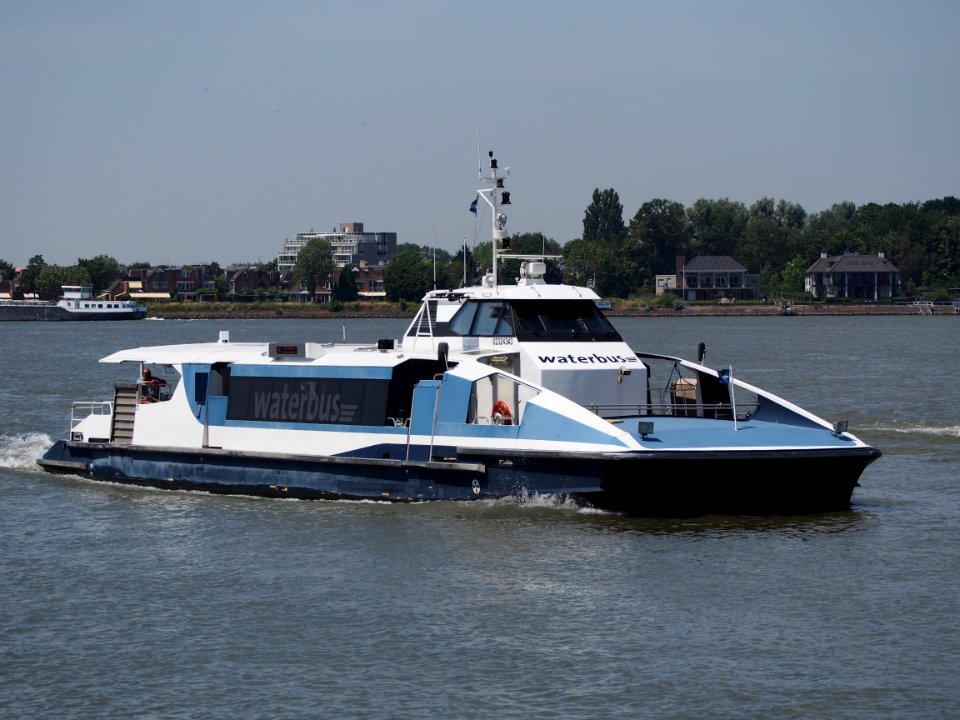 Wantij - ENI 02324343, Waterbus, Beneden Merwede, pic2