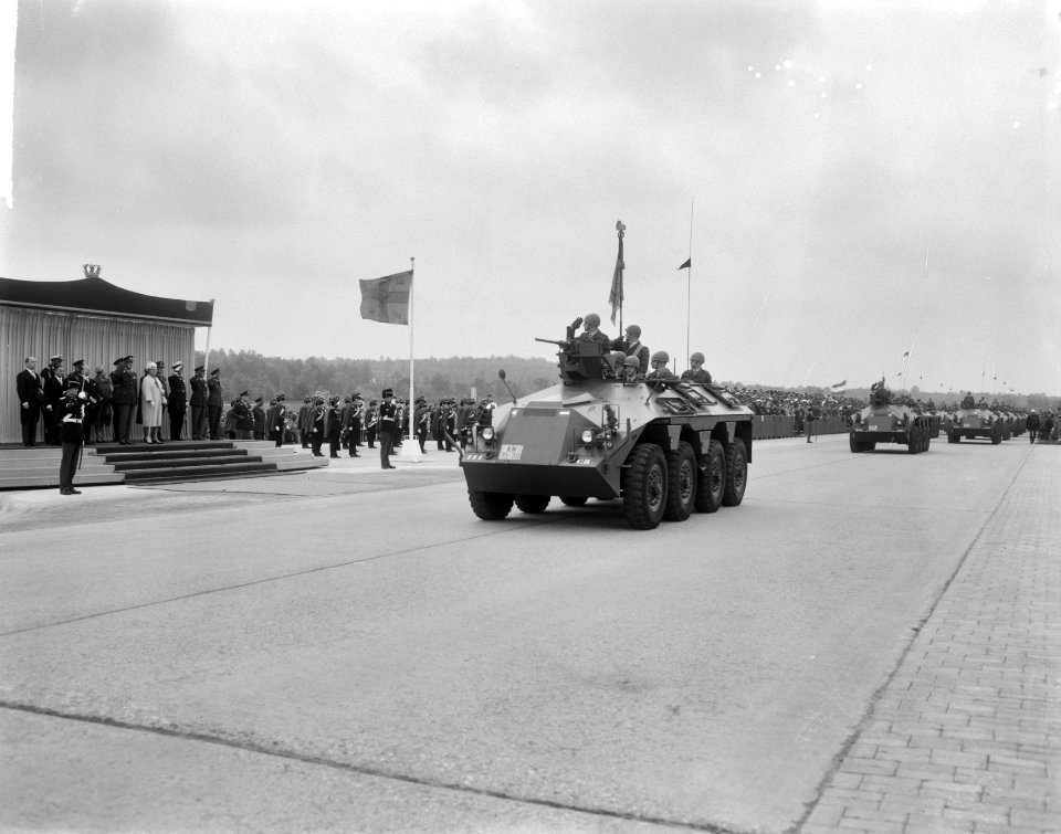 Wapenschouw op de Vlasakkers te Amersfoort, Houwitser 175 m voor nieuw Amerikaan, Bestanddeelnr 917-7338