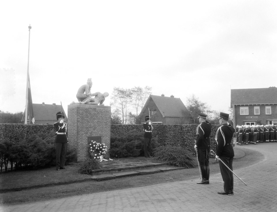 Wapen Koninklijke Marechaussee 140 jaar op de Koning Willem III Kazerne te Apeld, Bestanddeelnr 906-8080