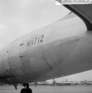 Wapensmokkelaffaire, het vliegtuig dat gisteravond landde Schiphol, de N 11712, Bestanddeelnr 917-4429