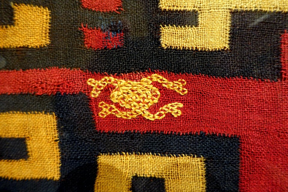 Wall hanging or mantle, Peru, South Coast, late Nasca style, c. 400-700 AD, camelid hair, view 4 - Textile Museum, George Washington University - DSC09748