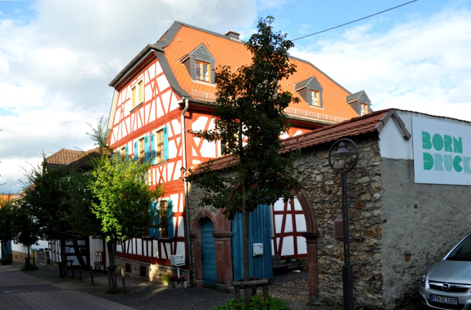 Wallau, Herrnhäuser Straße 1