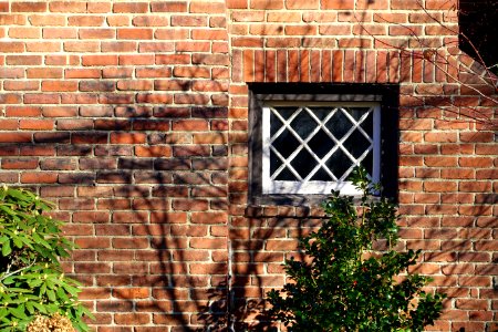 Wall with window - Arlington, MA - DSC03676