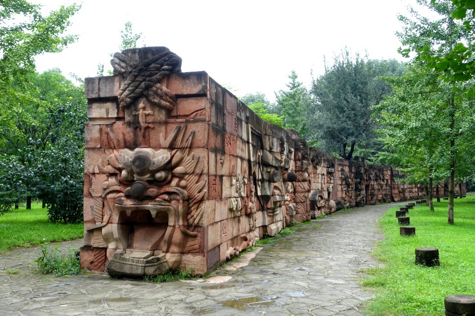 Wall sculpture - Tazishan Park - Chengdu, China - DSC02962