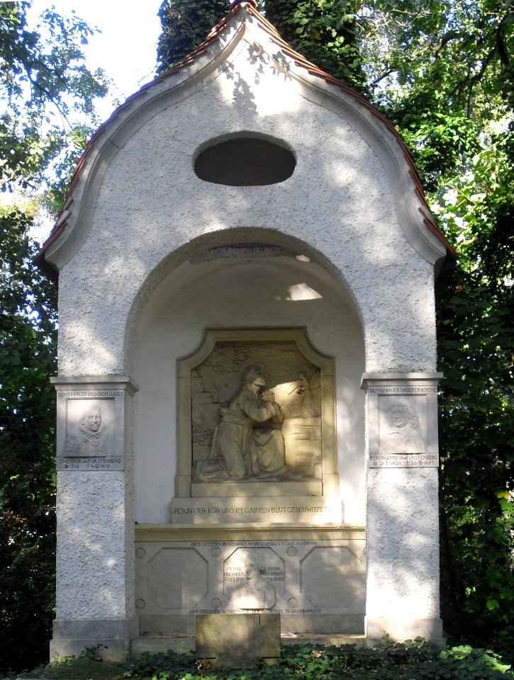 Waldfriedhof Schloss Neuhaus-Denkmal Fuerstenberg-3