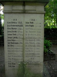 Waldfriedhof Schloss Neuhaus-Denkmal 1914-1918 4