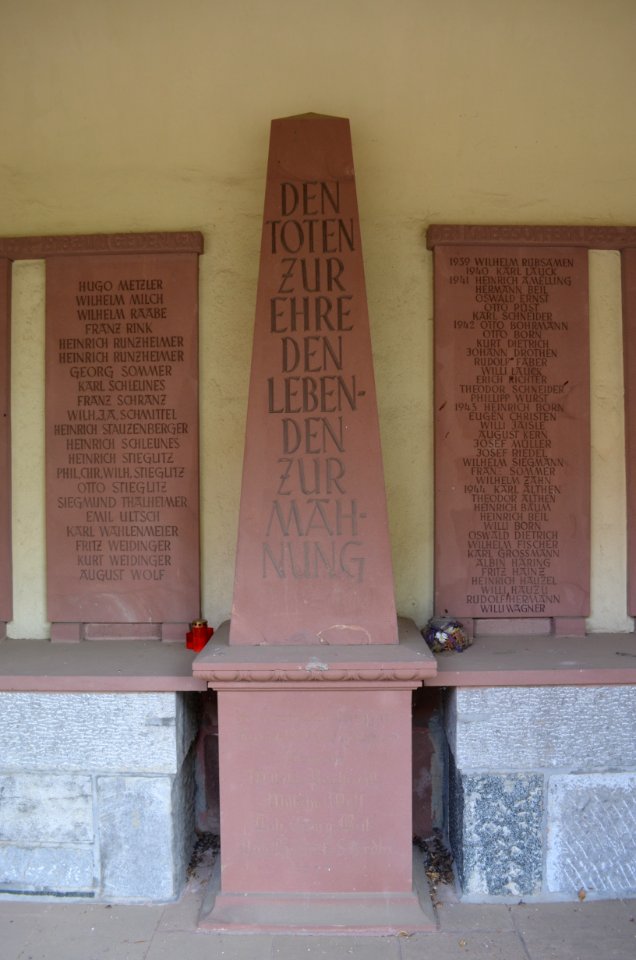 Wallau, Friedhof, Ehrenmal, Obelisk