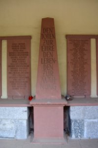 Wallau, Friedhof, Ehrenmal, Obelisk