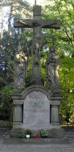 Waldfriedhof Schloss Neuhaus-Kreuz-2