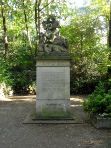 Waldfriedhof Schloss Neuhaus-Denkmal 1914-1918