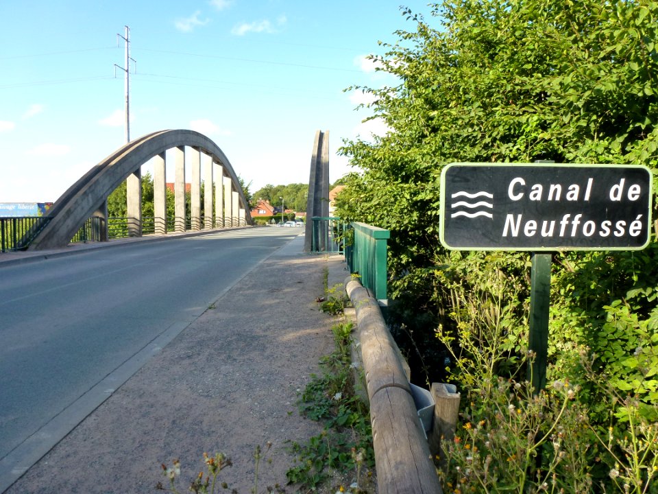 Wardrecques (Pas-de-Calais,, Fr) Canal de Neuffossé au Pont-d'Asquin (02)