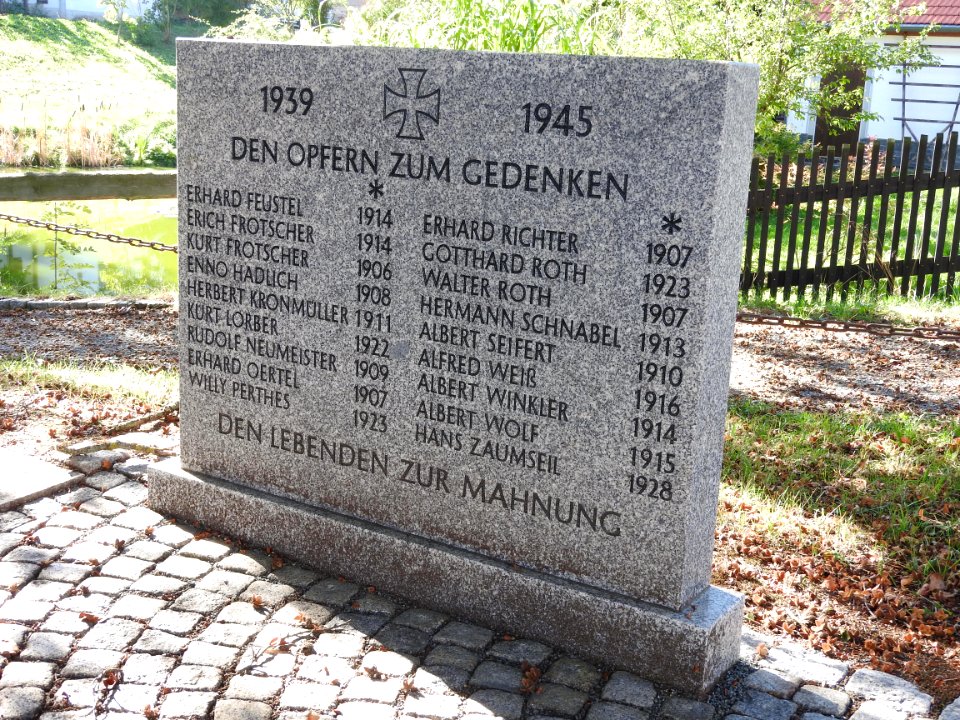 War memorial Arnsgrün, Zeulenroda-Triebes 4