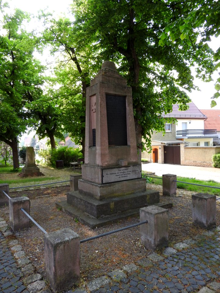 War memorials in Etzleben 01