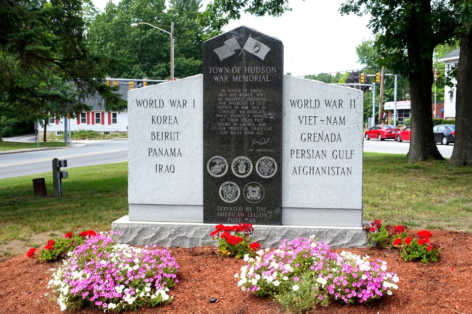 War Memorial - Hudson, New Hampshire - DSC07451