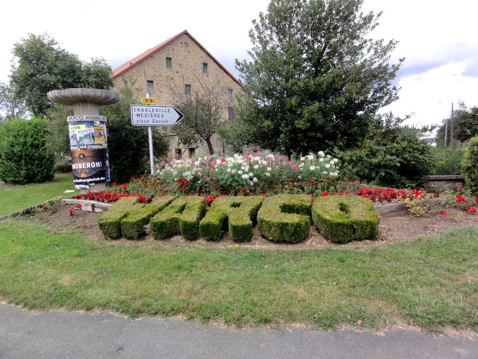 Warcq (Ardennes) nom en verdure