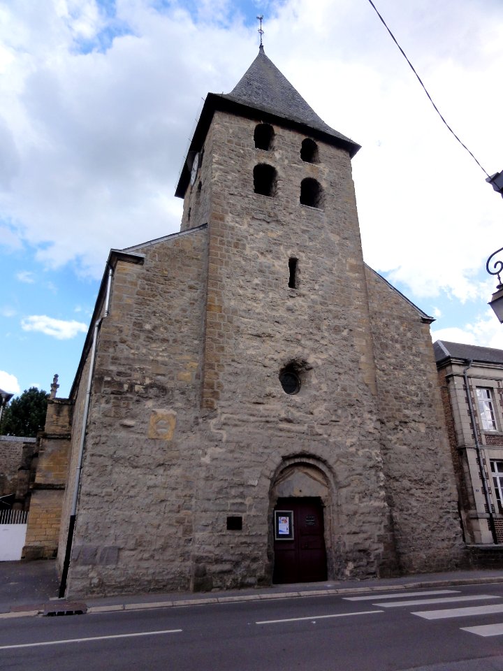 Warcq (Ardennes) église, façade