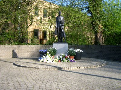 War monument Van Boshuizenstraat amsterdam